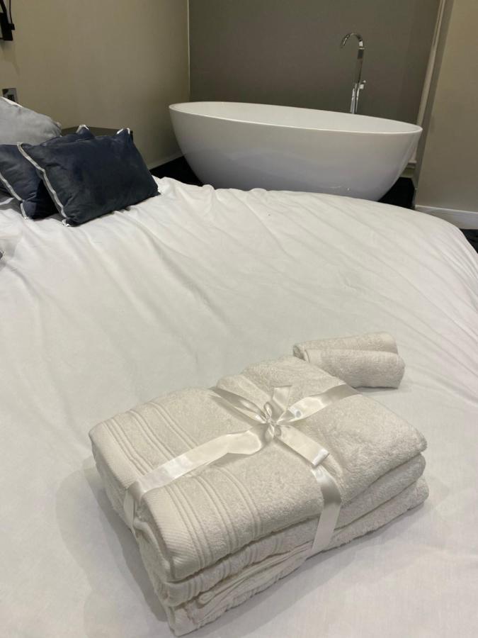 Luxury Royal Mile Boutique 2Bedroom Apartment Edinburgh Ngoại thất bức ảnh